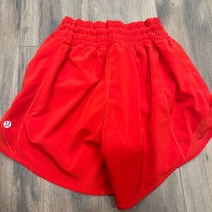 Lulu Lemon Hottie Hots. Size 2, 4”